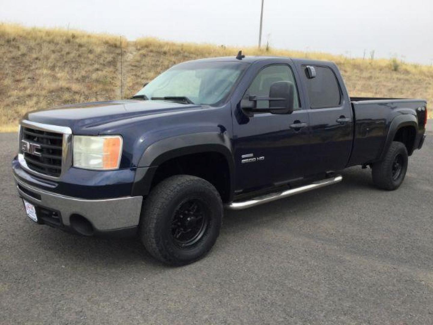 2010 Midnight Blue Metallic /Ebony Cloth Interior GMC Sierra 2500HD SLE Crew Cab Long Box 4WD (1GT4K0B62AF) with an 6.6L V8 16V OHV TURBO DIESEL engine, 6-Speed Automatic transmission, located at 1801 Main Street, Lewiston, 83501, (208) 743-9371, 46.417065, -117.004799 - Photo#0