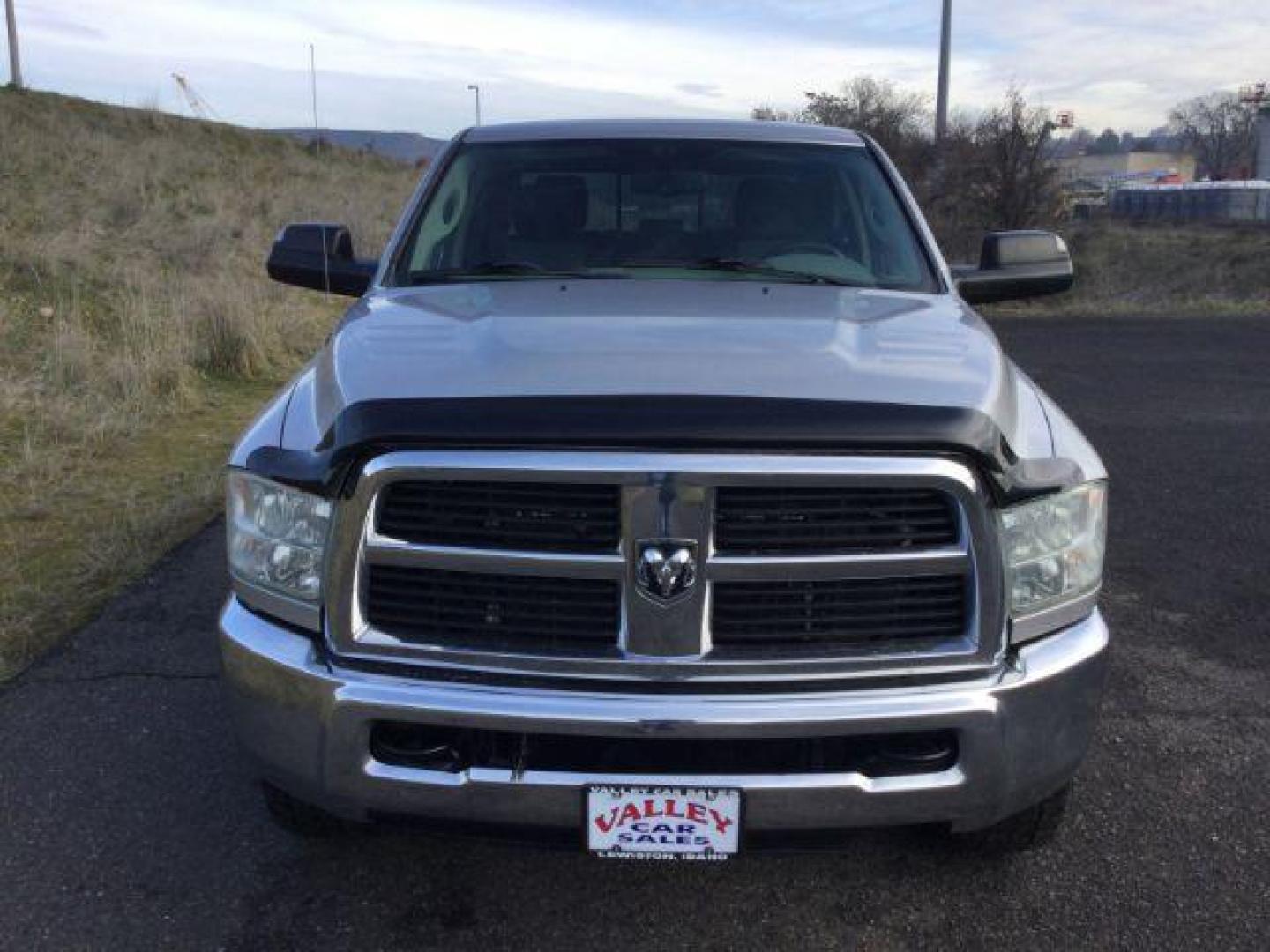 2012 Bright Silver Metallic /Dark Slate/Medium Graystone Cloth Interior RAM 3500 SLT Crew Cab SWB 4WD (3C63D3DL6CG) with an 6.7L L6 OHV 24V TURBO DIESEL engine, 6-Speed Automatic transmission, located at 1801 Main Street, Lewiston, 83501, (208) 743-9371, 46.417065, -117.004799 - Photo#8