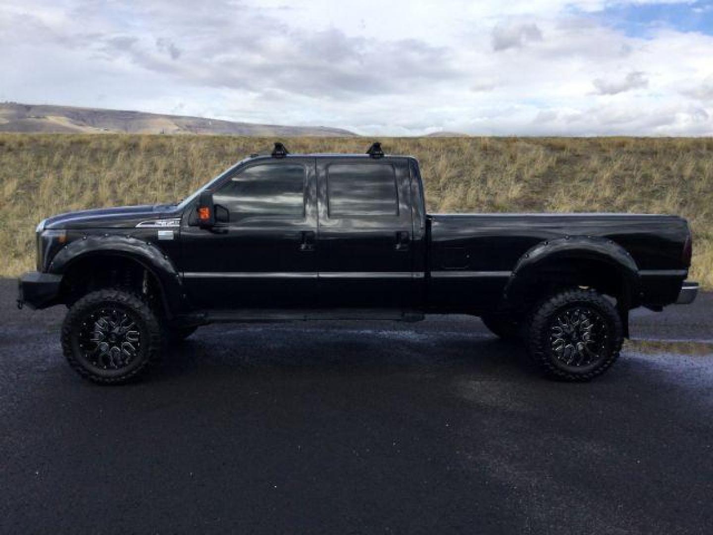 2014 Tuxedo Black Metallic /Black Ford F-350 SD Lariat Crew Cab 4WD (1FT8W3BT8EE) with an 6.7L V8 OHV 16V DIESEL engine, 6-Speed Automatic transmission, located at 1801 Main Street, Lewiston, 83501, (208) 743-9371, 46.417065, -117.004799 - Photo#1