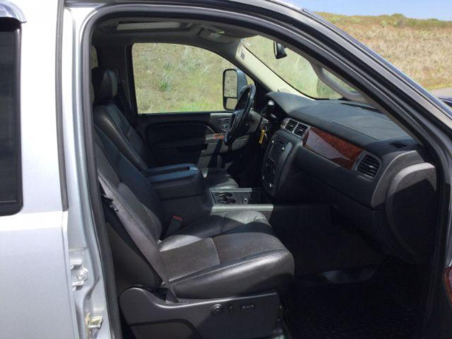 2014 Quicksilver Metallic /Ebony GMC Sierra 2500HD SLT Crew Cab 4WD (1GT121EG6EF) with an 6.0L V8 OHV 16V FFV engine, 6-Speed Automatic transmission, located at 1801 Main Street, Lewiston, 83501, (208) 743-9371, 46.417065, -117.004799 - Photo#13