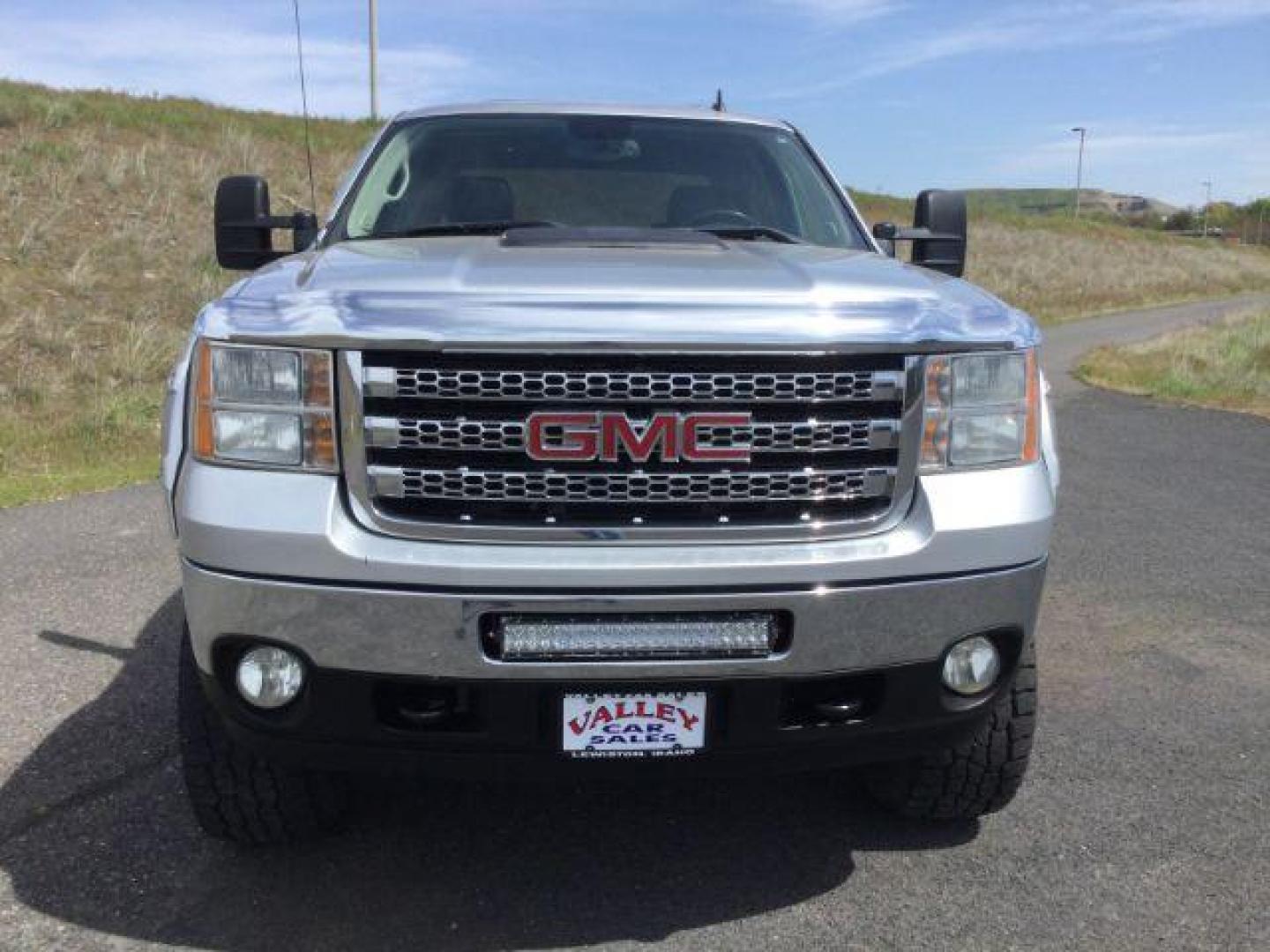 2014 Quicksilver Metallic /Ebony GMC Sierra 2500HD SLT Crew Cab 4WD (1GT121EG6EF) with an 6.0L V8 OHV 16V FFV engine, 6-Speed Automatic transmission, located at 1801 Main Street, Lewiston, 83501, (208) 743-9371, 46.417065, -117.004799 - Photo#20