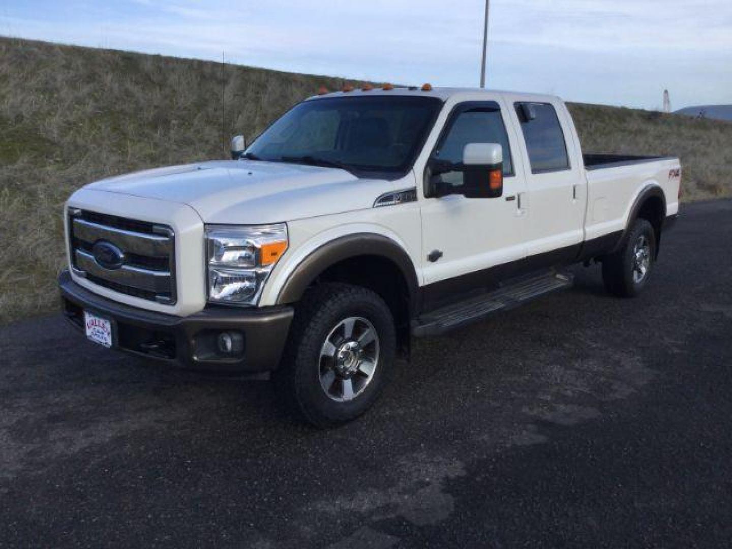 2015 White Platinum Met/Brown Met /Dark Brown Leather Ford F-350 SD King Ranch Crew Cab Long Bed 4WD (1FT8W3BT2FE) with an 6.7L V8 OHV 16V DIESEL engine, 6-Speed Automatic transmission, located at 1801 Main Street, Lewiston, 83501, (208) 743-9371, 46.417065, -117.004799 - Photo#0