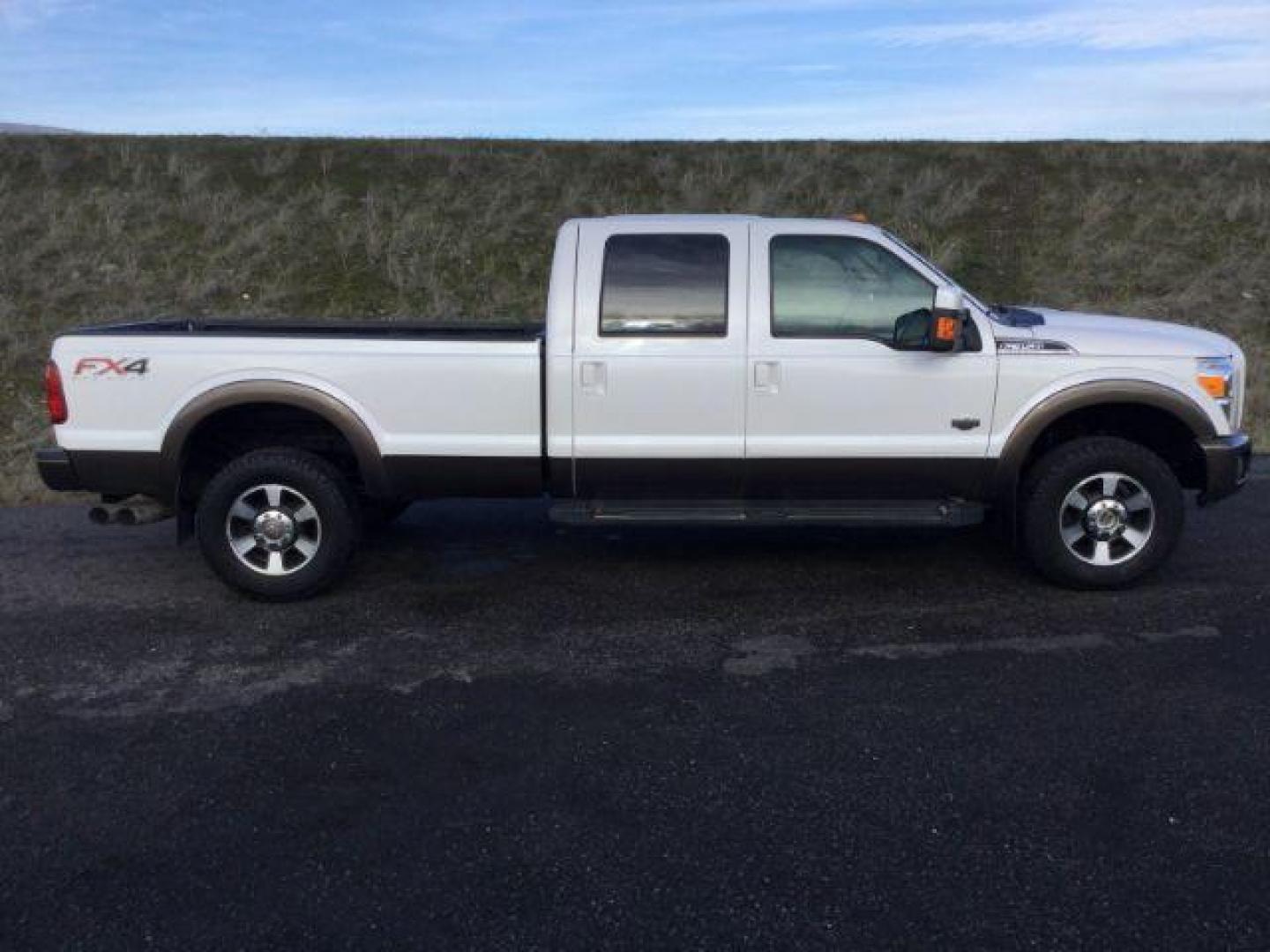 2015 White Platinum Met/Brown Met /Dark Brown Leather Ford F-350 SD King Ranch Crew Cab Long Bed 4WD (1FT8W3BT2FE) with an 6.7L V8 OHV 16V DIESEL engine, 6-Speed Automatic transmission, located at 1801 Main Street, Lewiston, 83501, (208) 743-9371, 46.417065, -117.004799 - Photo#18