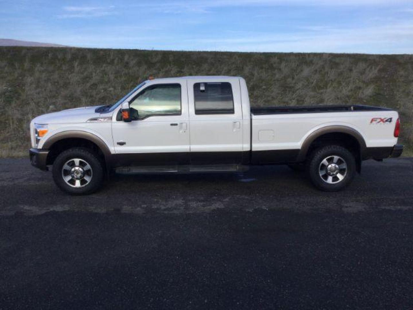 2015 White Platinum Met/Brown Met /Dark Brown Leather Ford F-350 SD King Ranch Crew Cab Long Bed 4WD (1FT8W3BT2FE) with an 6.7L V8 OHV 16V DIESEL engine, 6-Speed Automatic transmission, located at 1801 Main Street, Lewiston, 83501, (208) 743-9371, 46.417065, -117.004799 - Photo#1