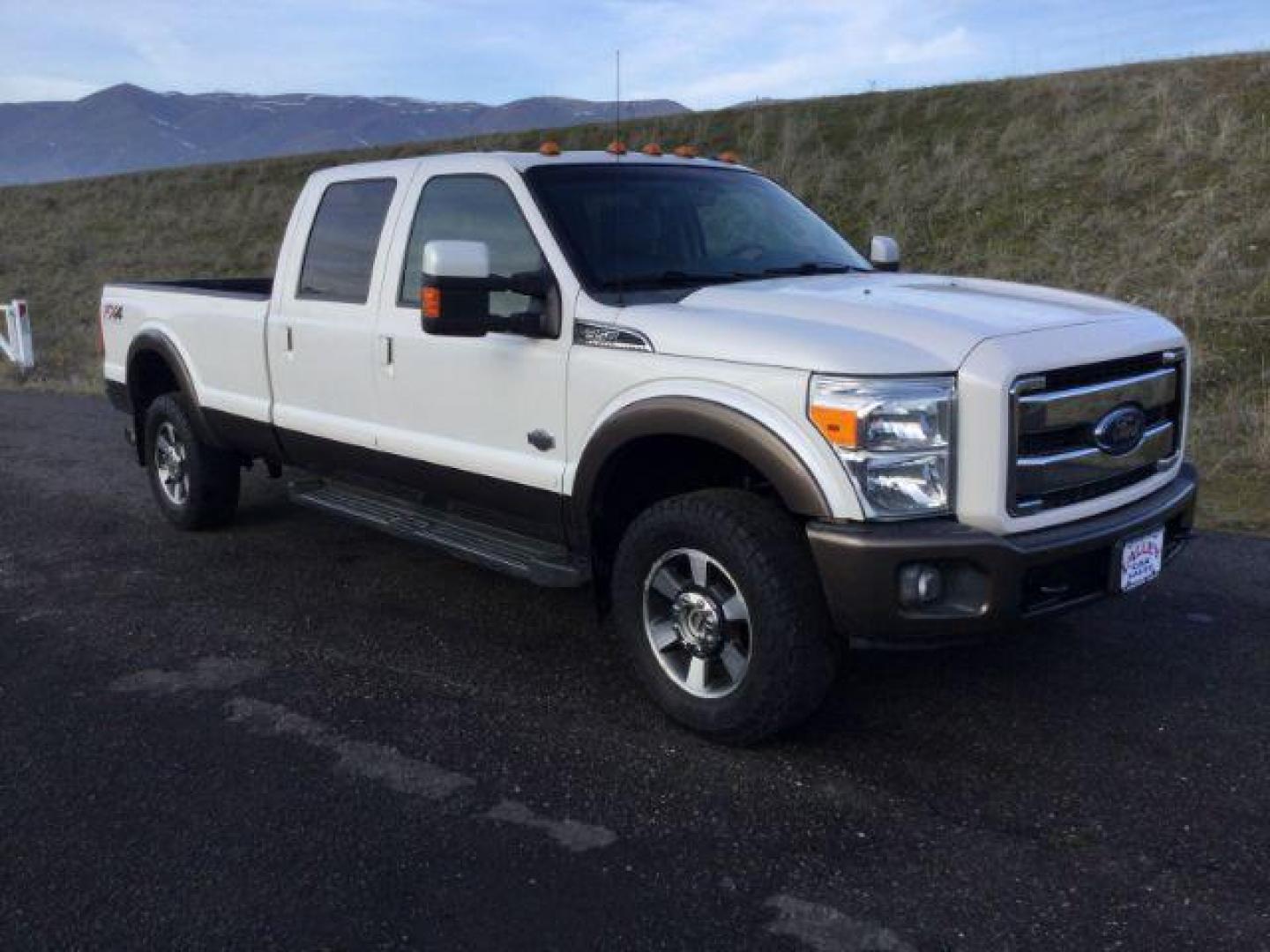 2015 White Platinum Met/Brown Met /Dark Brown Leather Ford F-350 SD King Ranch Crew Cab Long Bed 4WD (1FT8W3BT2FE) with an 6.7L V8 OHV 16V DIESEL engine, 6-Speed Automatic transmission, located at 1801 Main Street, Lewiston, 83501, (208) 743-9371, 46.417065, -117.004799 - Photo#19