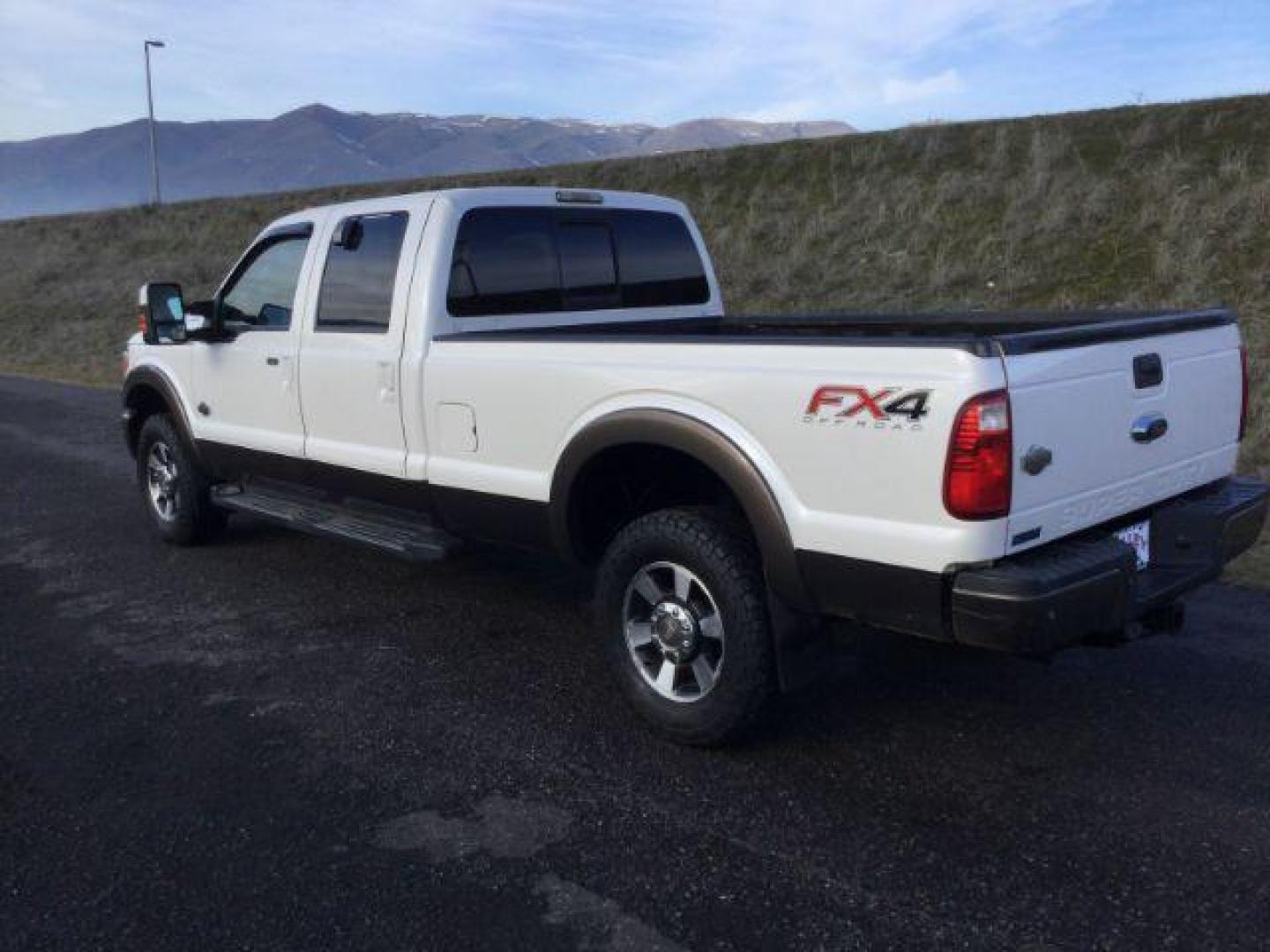 2015 White Platinum Met/Brown Met /Dark Brown Leather Ford F-350 SD King Ranch Crew Cab Long Bed 4WD (1FT8W3BT2FE) with an 6.7L V8 OHV 16V DIESEL engine, 6-Speed Automatic transmission, located at 1801 Main Street, Lewiston, 83501, (208) 743-9371, 46.417065, -117.004799 - Photo#2