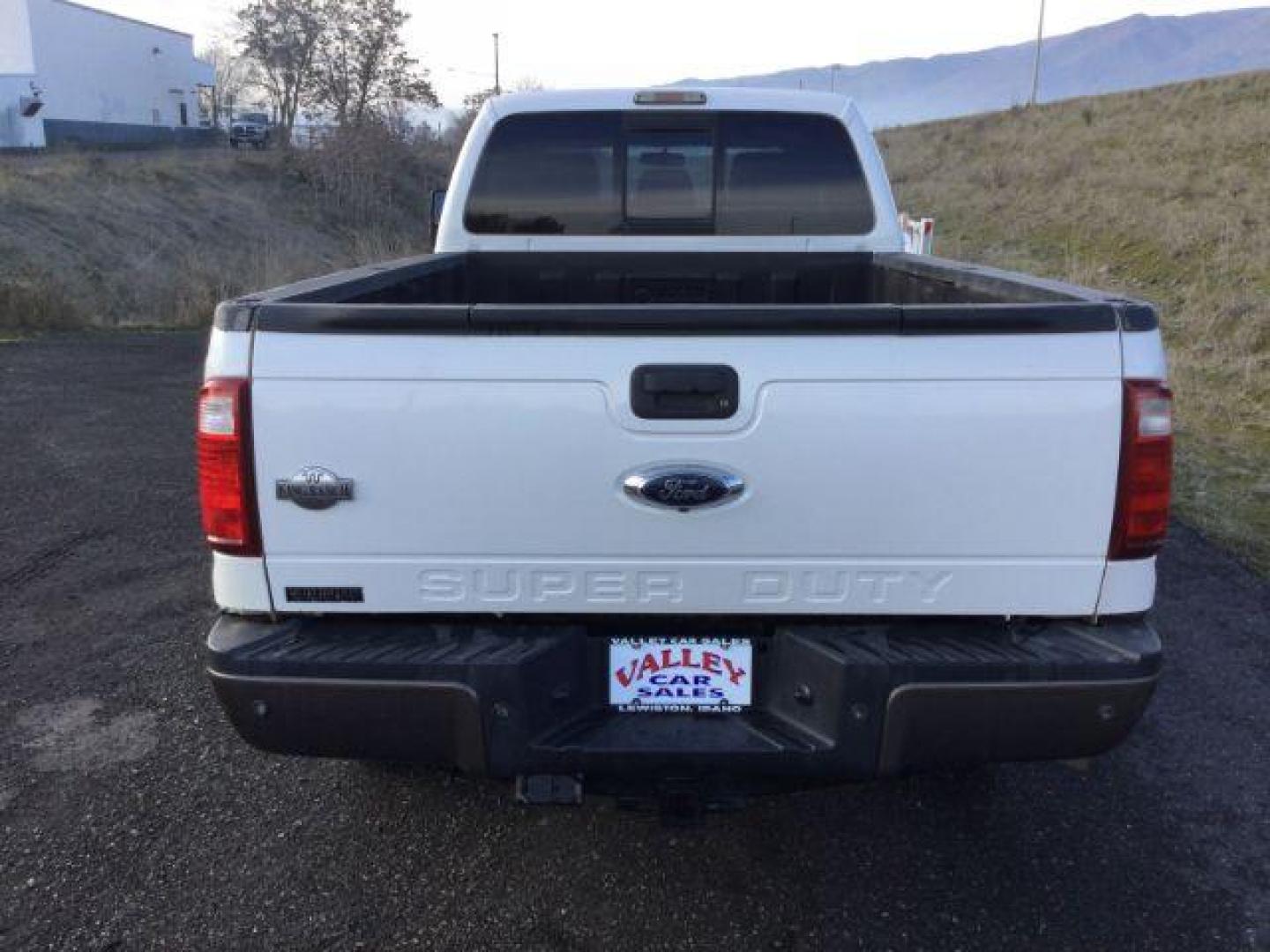 2015 White Platinum Met/Brown Met /Dark Brown Leather Ford F-350 SD King Ranch Crew Cab Long Bed 4WD (1FT8W3BT2FE) with an 6.7L V8 OHV 16V DIESEL engine, 6-Speed Automatic transmission, located at 1801 Main Street, Lewiston, 83501, (208) 743-9371, 46.417065, -117.004799 - Photo#6