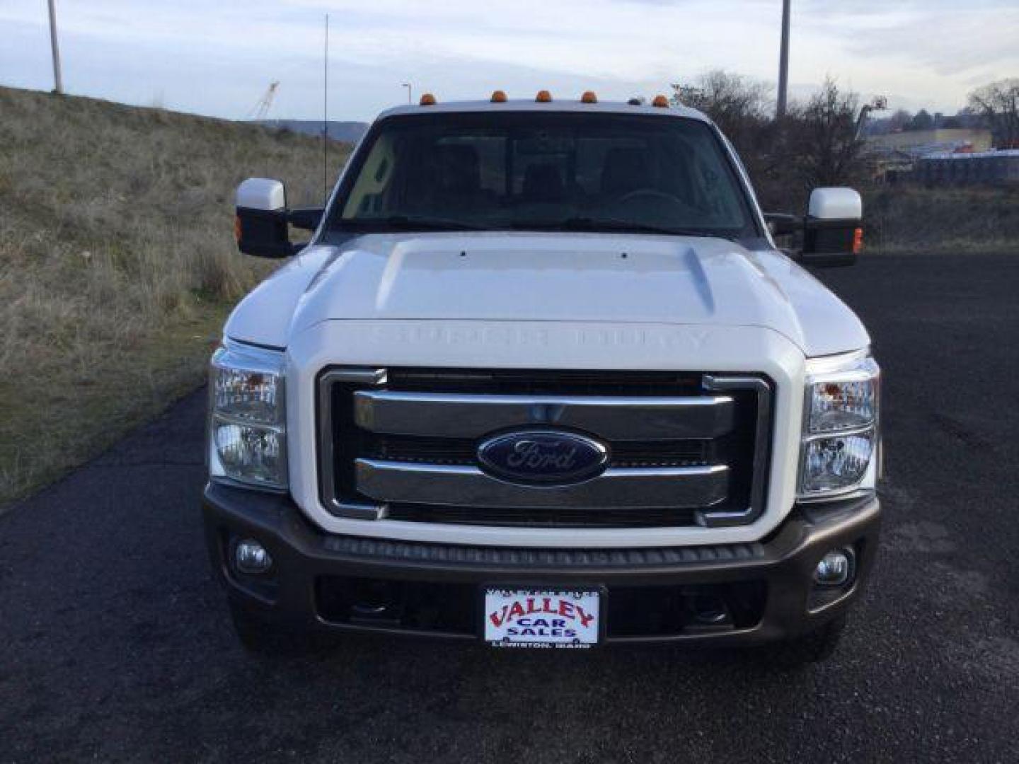 2015 White Platinum Met/Brown Met /Dark Brown Leather Ford F-350 SD King Ranch Crew Cab Long Bed 4WD (1FT8W3BT2FE) with an 6.7L V8 OHV 16V DIESEL engine, 6-Speed Automatic transmission, located at 1801 Main Street, Lewiston, 83501, (208) 743-9371, 46.417065, -117.004799 - Photo#8