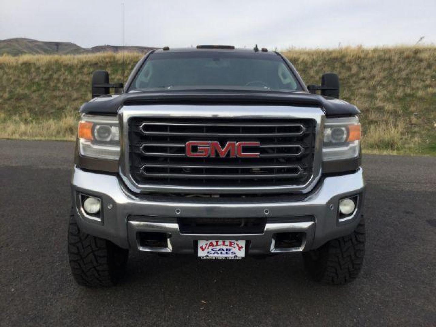 2015 Bronze Alloy Metallic /Cocoa/Dune GMC Sierra 3500HD SLT Crew Cab 4WD (1GT423E82FF) with an 6.6L V8 OHV 16 DIESEL engine, 6-Speed Automatic transmission, located at 1801 Main Street, Lewiston, 83501, (208) 743-9371, 46.417065, -117.004799 - Photo#18