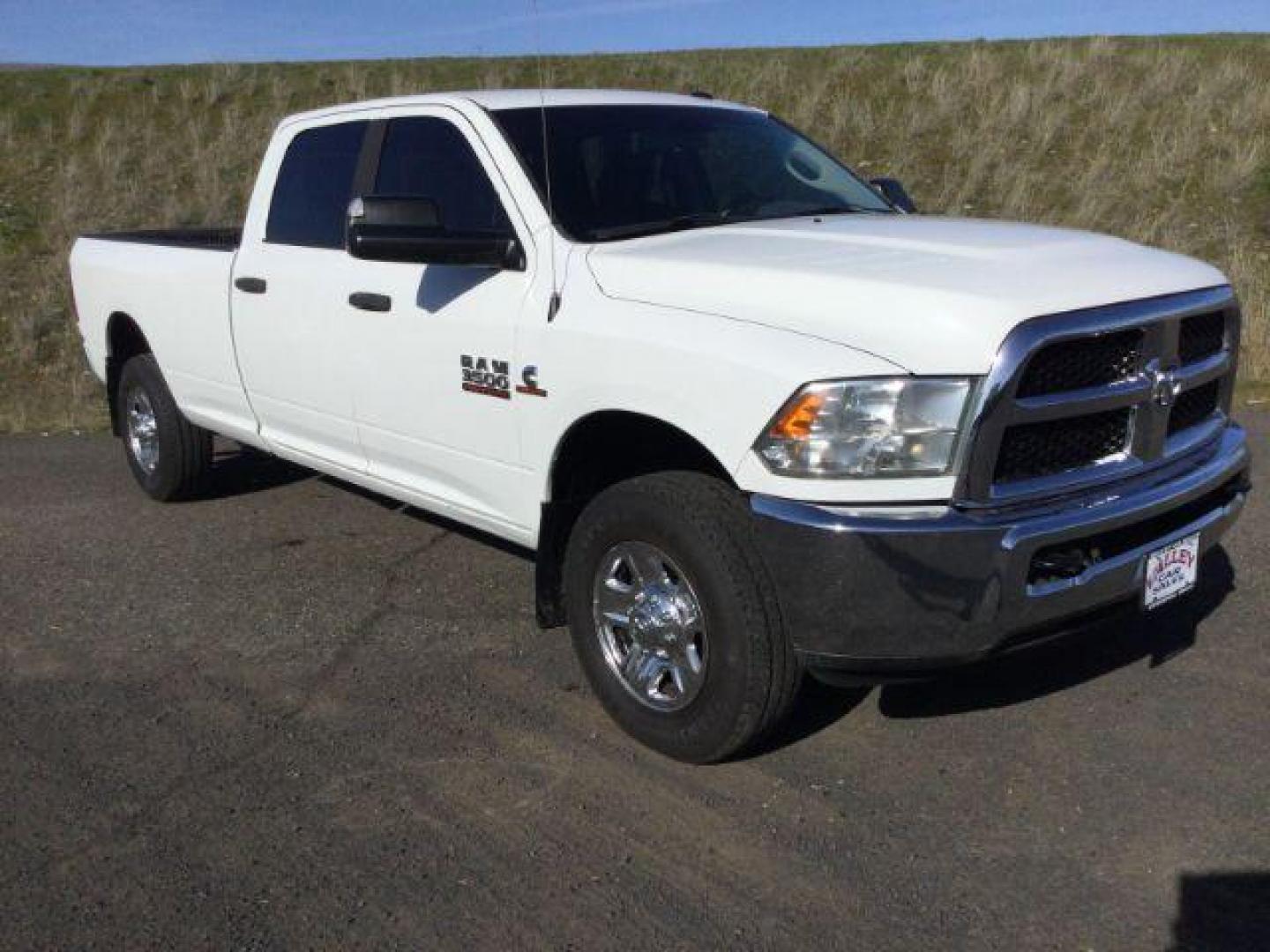 2015 Bright White Clear Coat /Black/Diesel Gray, cloth RAM 3500 SLT Crew Cab LWB 4WD (3C63R3HL2FG) with an 6.7L L6 OHV 24V TURBO DIESEL engine, 6-Speed Automatic transmission, located at 1801 Main Street, Lewiston, 83501, (208) 743-9371, 46.417065, -117.004799 - Photo#11