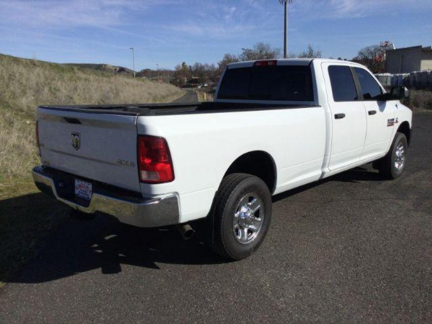 2015 Bright White Clear Coat /Black/Diesel Gray, cloth RAM 3500 SLT Crew Cab LWB 4WD (3C63R3HL2FG) with an 6.7L L6 OHV 24V TURBO DIESEL engine, 6-Speed Automatic transmission, located at 1801 Main Street, Lewiston, 83501, (208) 743-9371, 46.417065, -117.004799 - Photo#13