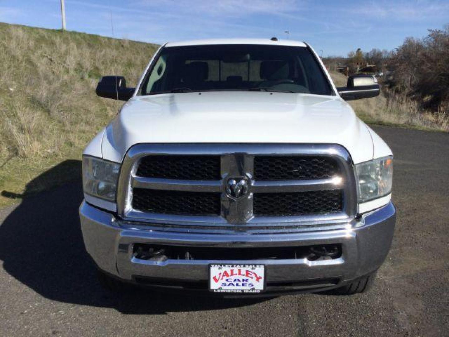 2015 Bright White Clear Coat /Black/Diesel Gray, cloth RAM 3500 SLT Crew Cab LWB 4WD (3C63R3HL2FG) with an 6.7L L6 OHV 24V TURBO DIESEL engine, 6-Speed Automatic transmission, located at 1801 Main Street, Lewiston, 83501, (208) 743-9371, 46.417065, -117.004799 - Photo#21