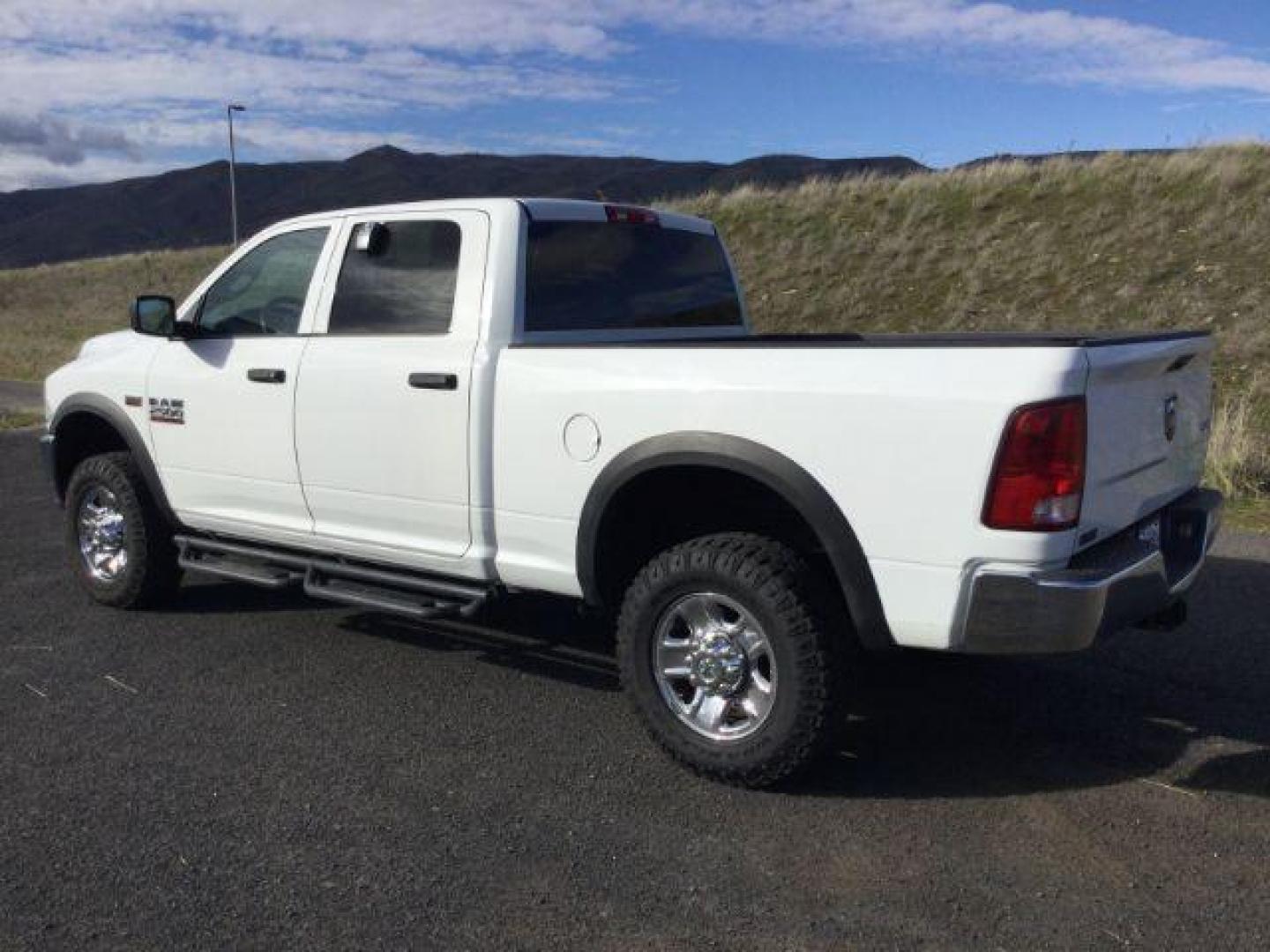 2018 Bright White Clear Coat /Gray Vinyl RAM 2500 Tradesman Crew Cab SWB 4WD (3C6TR5CT8JG) with an 5.7L V8 OHV 16V engine, 6-Speed Automatic transmission, located at 1801 Main Street, Lewiston, 83501, (208) 743-9371, 46.417065, -117.004799 - Photo#2