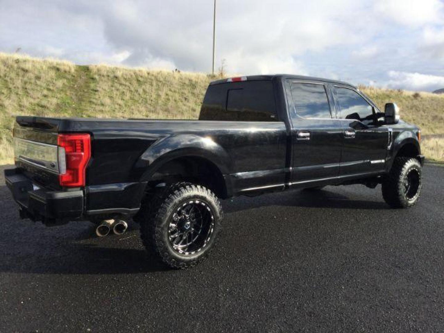 2018 Shadow Black /Black, leather Ford F-350 SD Platinum Crew Cab Long Bed 4WD (1FT8W3BT3JE) with an 6.7L V8 OHV 16V DIESEL engine, 6-Speed Automatic transmission, located at 1801 Main Street, Lewiston, 83501, (208) 743-9371, 46.417065, -117.004799 - Photo#9