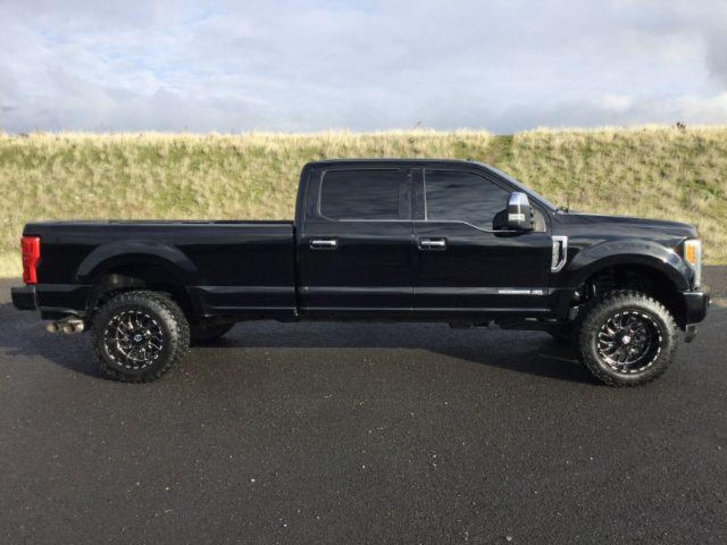 2018 Shadow Black /Black, leather Ford F-350 SD Platinum Crew Cab Long Bed 4WD (1FT8W3BT3JE) with an 6.7L V8 OHV 16V DIESEL engine, 6-Speed Automatic transmission, located at 1801 Main Street, Lewiston, 83501, (208) 743-9371, 46.417065, -117.004799 - Photo#8