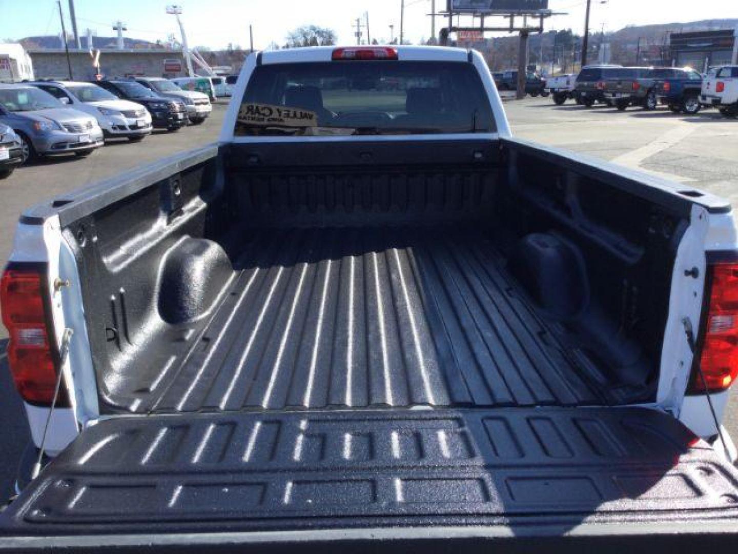 2016 Summit White /Jet Black, cloth Chevrolet Silverado 2500HD LT Crew Cab Long Box 4WD (1GC1KVE85GF) with an 6.6L V8 OHV 32V TURBO DIESEL engine, 6-Speed Automatic transmission, located at 1801 Main Street, Lewiston, 83501, (208) 743-9371, 46.417065, -117.004799 - Photo#13