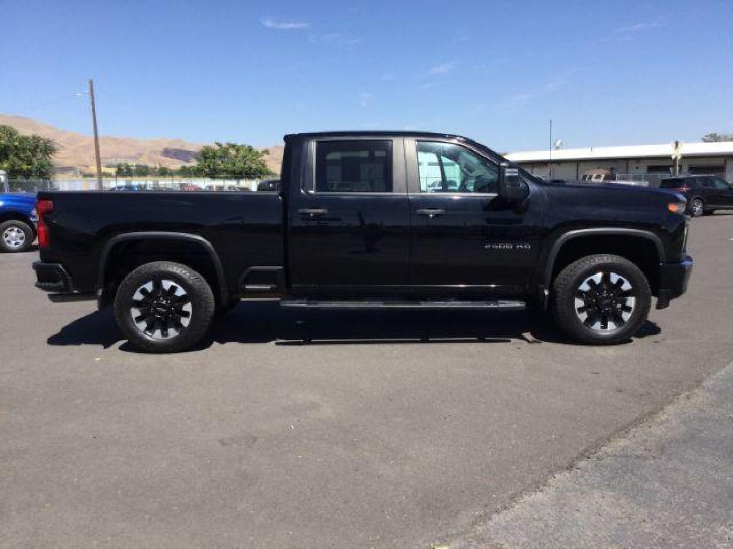 2020 Black /Jet Black, cloth Chevrolet Silverado 2500HD Custom Crew Cab Short Box 4WD (1GC4YME77LF) with an 6.6L V8 OHV 16V engine, 6-Speed Automatic transmission, located at 1801 Main Street, Lewiston, 83501, (208) 743-9371, 46.417065, -117.004799 - Photo#13