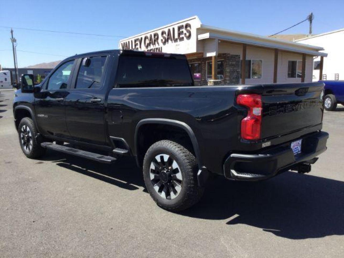 2020 Black /Jet Black, cloth Chevrolet Silverado 2500HD Custom Crew Cab Short Box 4WD (1GC4YME77LF) with an 6.6L V8 OHV 16V engine, 6-Speed Automatic transmission, located at 1801 Main Street, Lewiston, 83501, (208) 743-9371, 46.417065, -117.004799 - Photo#2