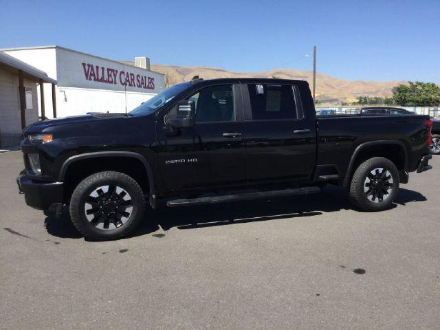 2020 Black /Jet Black, cloth Chevrolet Silverado 2500HD Custom Crew Cab Short Box 4WD (1GC4YME77LF) with an 6.6L V8 OHV 16V engine, 6-Speed Automatic transmission, located at 1801 Main Street, Lewiston, 83501, (208) 743-9371, 46.417065, -117.004799 - Photo#3