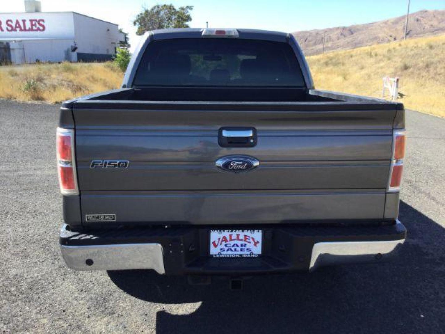 2014 Sterling Gray Metallic /Steel Gray Ford F-150 XLT SuperCrew 5.5-ft. Bed 4WD (1FTFW1EF8EF) with an 5.0L V8 engine, 6-Speed Automatic transmission, located at 1801 Main Street, Lewiston, 83501, (208) 743-9371, 46.417065, -117.004799 - Photo#9