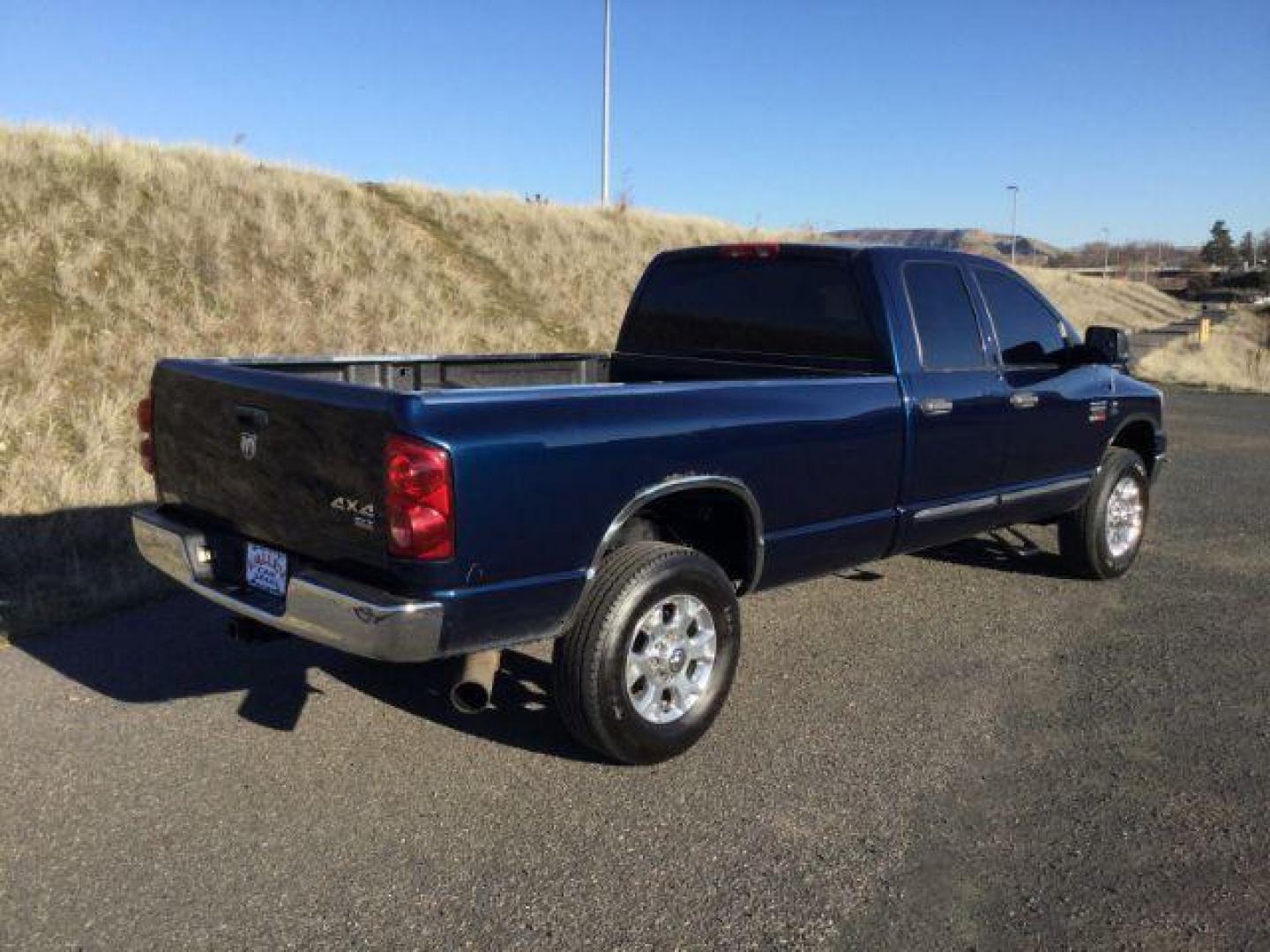 2007 Patriot Blue Pearlcoat /Medium Slate Gray Cloth Interior Dodge Ram 3500 SLT Quad Cab LWB 4X4 (3D7MX38C57G) with an 5.9L L6 OHV 24V TURBO DIESEL engine, 6-Speed Manual transmission, located at 1801 Main Street, Lewiston, 83501, (208) 743-9371, 46.417065, -117.004799 - Photo#13