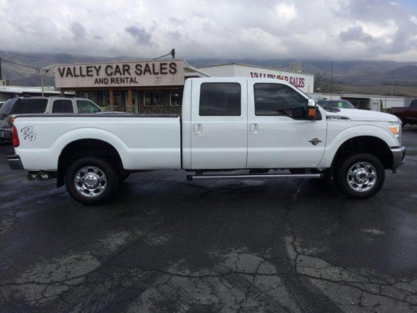 2014 Oxford White /BLACK LEATHER Ford F-350 SD Lariat Crew Cab Long Bed 4WD (1FT8W3BT2EE) with an 6.7L V8 OHV 16V DIESEL engine, 6-Speed Automatic transmission, located at 1801 Main Street, Lewiston, 83501, (208) 743-9371, 46.417065, -117.004799 - Photo#13