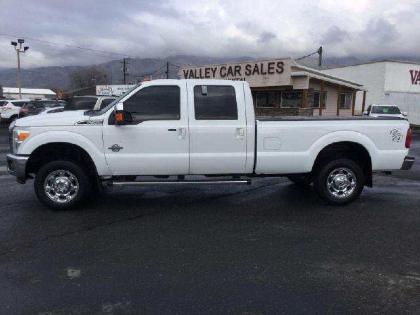 2014 Oxford White /BLACK LEATHER Ford F-350 SD Lariat Crew Cab Long Bed 4WD (1FT8W3BT2EE) with an 6.7L V8 OHV 16V DIESEL engine, 6-Speed Automatic transmission, located at 1801 Main Street, Lewiston, 83501, (208) 743-9371, 46.417065, -117.004799 - Photo#1