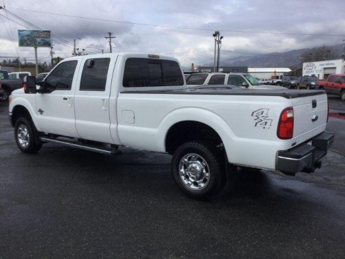 2014 Oxford White /BLACK LEATHER Ford F-350 SD Lariat Crew Cab Long Bed 4WD (1FT8W3BT2EE) with an 6.7L V8 OHV 16V DIESEL engine, 6-Speed Automatic transmission, located at 1801 Main Street, Lewiston, 83501, (208) 743-9371, 46.417065, -117.004799 - Photo#2