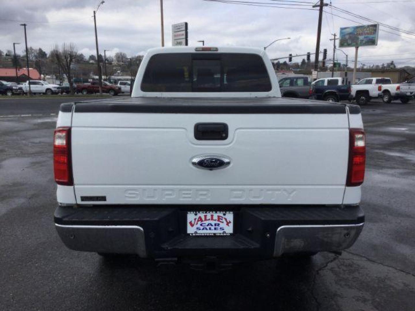 2014 Oxford White /BLACK LEATHER Ford F-350 SD Lariat Crew Cab Long Bed 4WD (1FT8W3BT2EE) with an 6.7L V8 OHV 16V DIESEL engine, 6-Speed Automatic transmission, located at 1801 Main Street, Lewiston, 83501, (208) 743-9371, 46.417065, -117.004799 - Photo#5