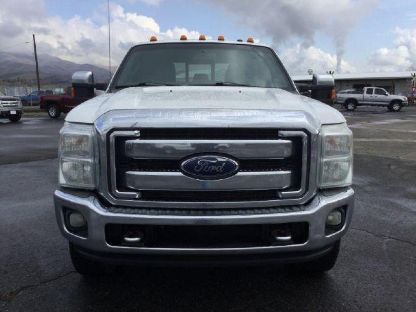 2014 Oxford White /BLACK LEATHER Ford F-350 SD Lariat Crew Cab Long Bed 4WD (1FT8W3BT2EE) with an 6.7L V8 OHV 16V DIESEL engine, 6-Speed Automatic transmission, located at 1801 Main Street, Lewiston, 83501, (208) 743-9371, 46.417065, -117.004799 - Photo#8