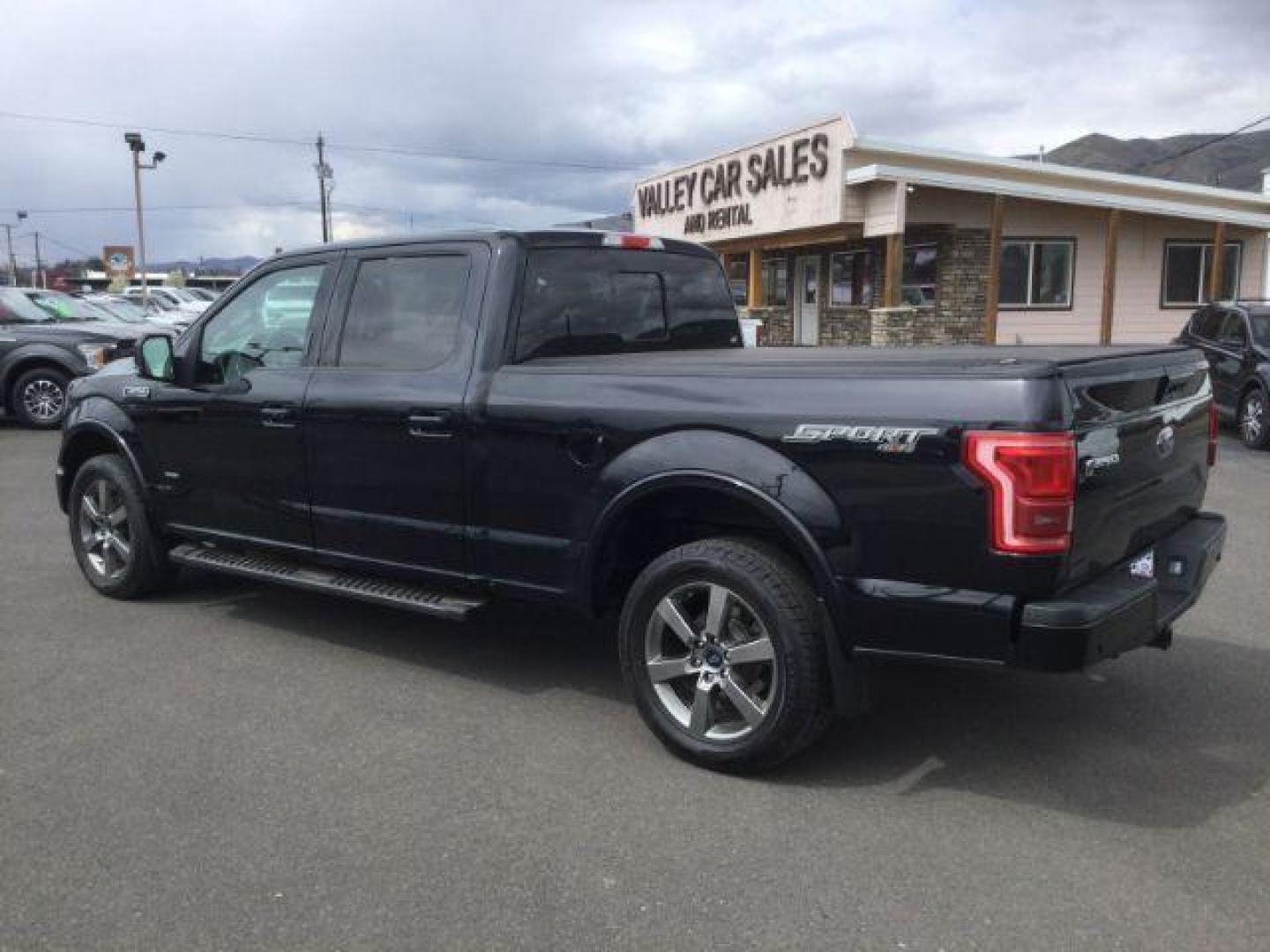 2016 Shadow Black /Black, leather Ford F-150 Lariat SuperCrew 6.5-ft. Bed 4WD (1FTFW1EGXGF) with an 3.5 V6 engine, 6-Speed Automatic transmission, located at 1801 Main Street, Lewiston, 83501, (208) 743-9371, 46.417065, -117.004799 - Photo#2