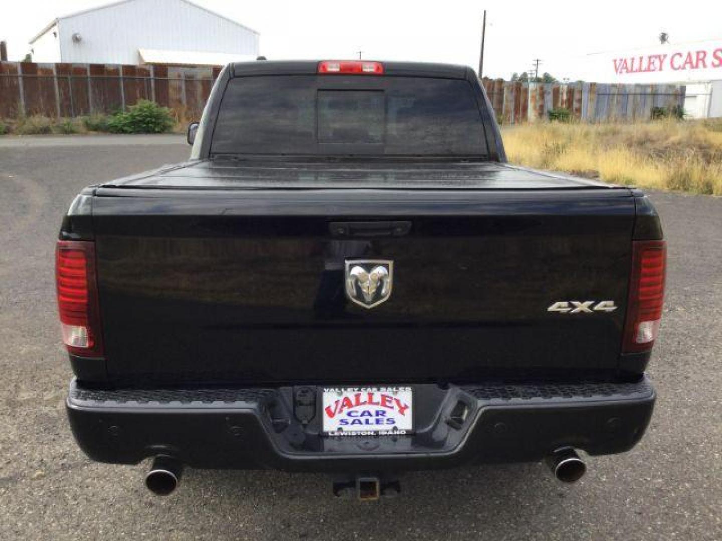 2014 Black Clearcoat /Black RAM 1500 Sport Crew Cab SWB 4WD (1C6RR7MT4ES) with an 5.7L V8 OHV 16V engine, 8-Speed Automatic transmission, located at 1801 Main Street, Lewiston, 83501, (208) 743-9371, 46.417065, -117.004799 - Photo#17