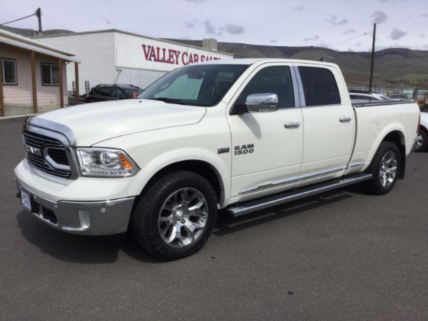 2018 Pearl White Clearcoat /BLACK LEATHER RAM 1500 Limited Crew Cab LWB 4WD (1C6RR7WT1JS) with an 5.7L V8 OHV 16V engine, 8-Speed Automatic transmission, located at 1801 Main Street, Lewiston, 83501, (208) 743-9371, 46.417065, -117.004799 - Photo#0