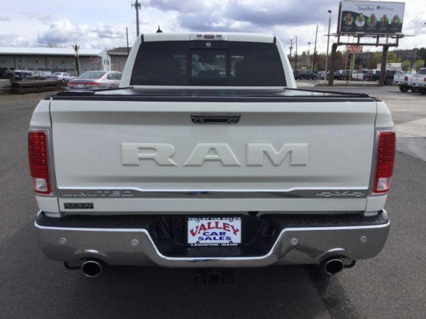 2018 Pearl White Clearcoat /BLACK LEATHER RAM 1500 Limited Crew Cab LWB 4WD (1C6RR7WT1JS) with an 5.7L V8 OHV 16V engine, 8-Speed Automatic transmission, located at 1801 Main Street, Lewiston, 83501, (208) 743-9371, 46.417065, -117.004799 - Photo#16