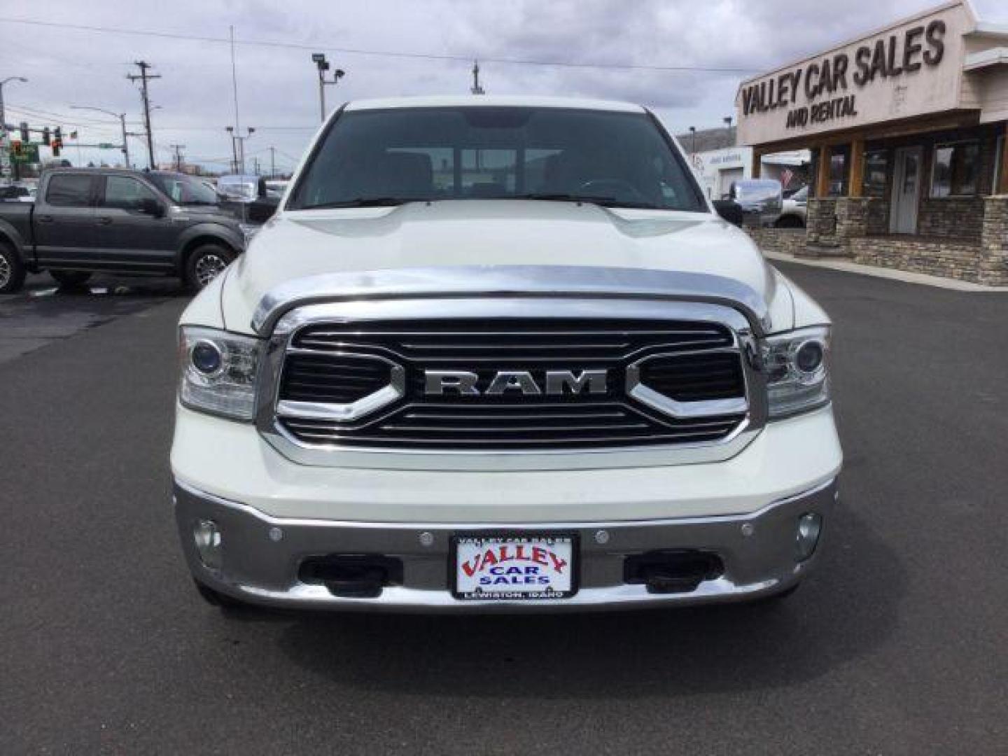 2018 Pearl White Clearcoat /BLACK LEATHER RAM 1500 Limited Crew Cab LWB 4WD (1C6RR7WT1JS) with an 5.7L V8 OHV 16V engine, 8-Speed Automatic transmission, located at 1801 Main Street, Lewiston, 83501, (208) 743-9371, 46.417065, -117.004799 - Photo#7