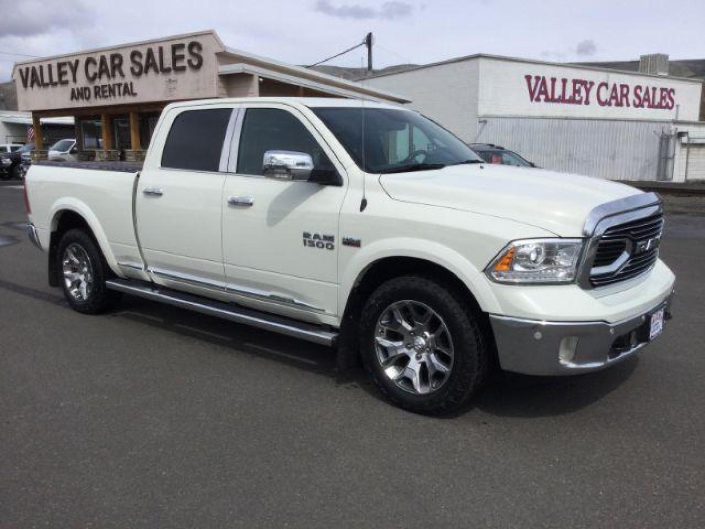 2018 Pearl White Clearcoat /BLACK LEATHER RAM 1500 Limited Crew Cab LWB 4WD (1C6RR7WT1JS) with an 5.7L V8 OHV 16V engine, 8-Speed Automatic transmission, located at 1801 Main Street, Lewiston, 83501, (208) 743-9371, 46.417065, -117.004799 - Photo#8