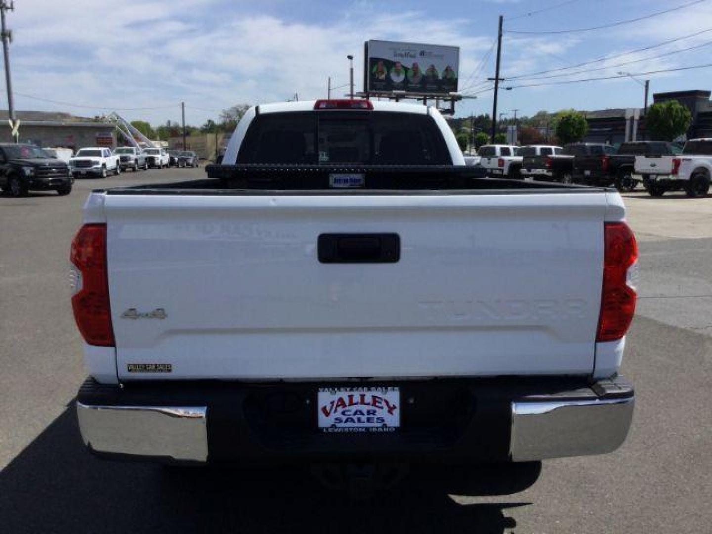 2019 Super White /Graphite, cloth Toyota Tundra SR5 5.7L V8 Double Cab 4WD Long Bed (5TFCY5F14KX) with an 5.7L V8 DOHC 32V engine, 6-Speed Automatic transmission, located at 1801 Main Street, Lewiston, 83501, (208) 743-9371, 46.417065, -117.004799 - Photo#13