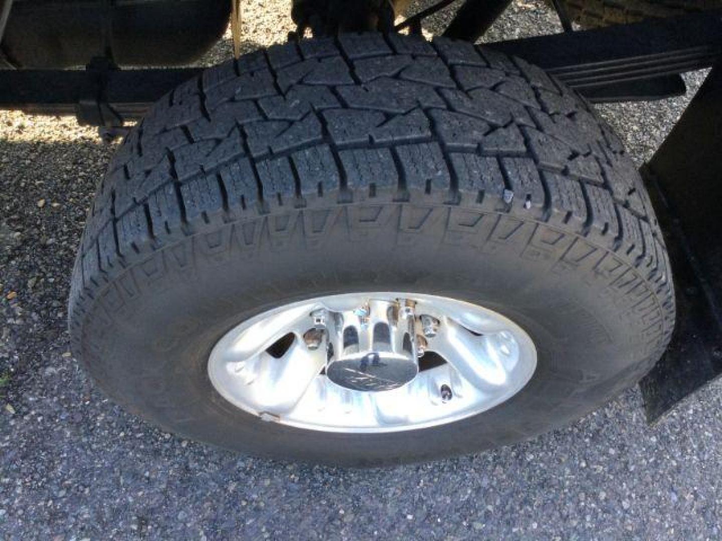 2000 Deep Wedgewood Blue Met/Silver Clearcoat Metallic /Medium Graphite Cloth Ford F-250 SD XLT SuperCab Short Bed 4WD (1FTNX21S1YE) with an 6.8L V10 SOHC 20V engine, 4-Speed Automatic transmission, located at 1801 Main Street, Lewiston, 83501, (208) 743-9371, 46.417065, -117.004799 - Photo#18