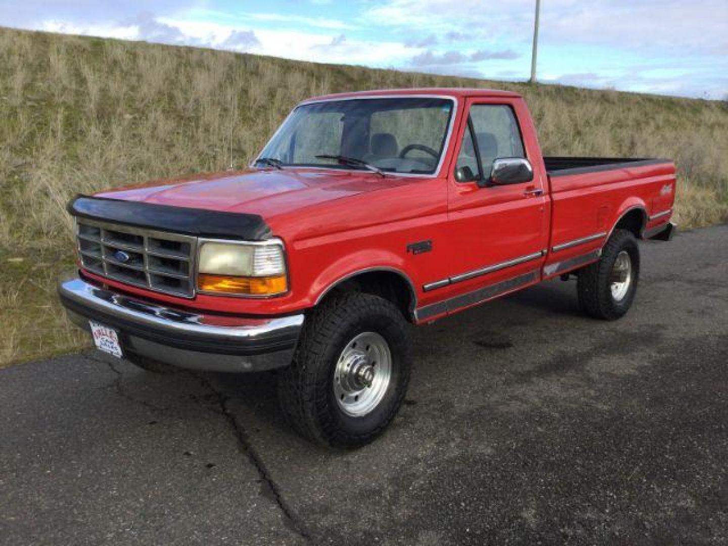 1994 Red /gray cloth Ford F-250 XLT Reg. cab 4x4 (2FTHF26GXRC) with an 7.5L V8 VIH 16V engine, 4- speed Automatic transmission, located at 1801 Main Street, Lewiston, 83501, (208) 743-9371, 46.417065, -117.004799 - Photo#11