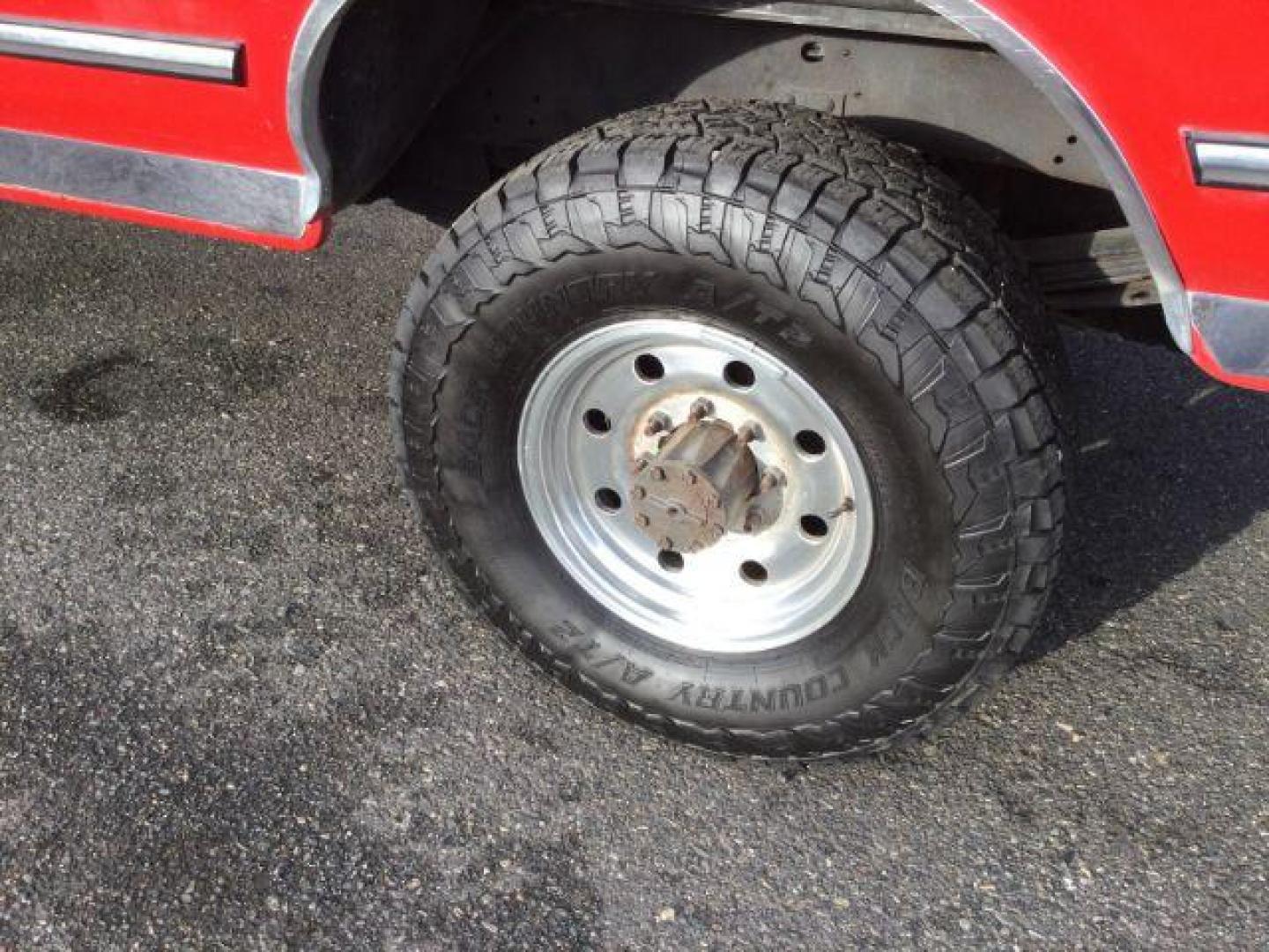 1994 Red /gray cloth Ford F-250 XLT Reg. cab 4x4 (2FTHF26GXRC) with an 7.5L V8 VIH 16V engine, 4- speed Automatic transmission, located at 1801 Main Street, Lewiston, 83501, (208) 743-9371, 46.417065, -117.004799 - Photo#7