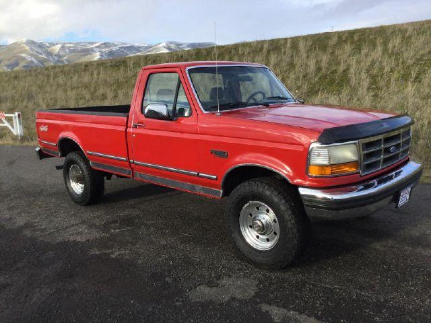 1994 Red /gray cloth Ford F-250 XLT Reg. cab 4x4 (2FTHF26GXRC) with an 7.5L V8 VIH 16V engine, 4- speed Automatic transmission, located at 1801 Main Street, Lewiston, 83501, (208) 743-9371, 46.417065, -117.004799 - Photo#18