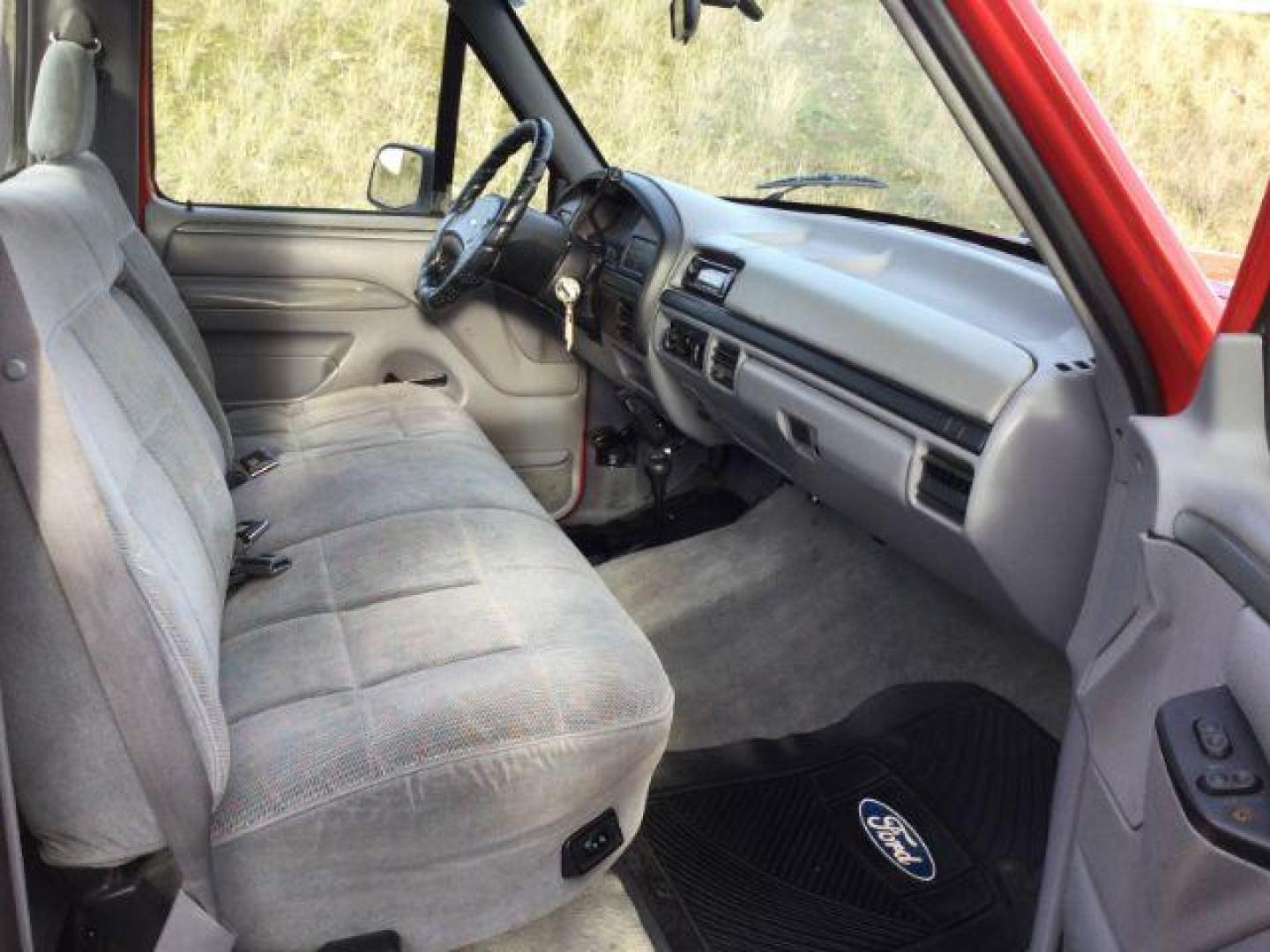 1994 Red /gray cloth Ford F-250 XLT Reg. cab 4x4 (2FTHF26GXRC) with an 7.5L V8 VIH 16V engine, 4- speed Automatic transmission, located at 1801 Main Street, Lewiston, 83501, (208) 743-9371, 46.417065, -117.004799 - Photo#20