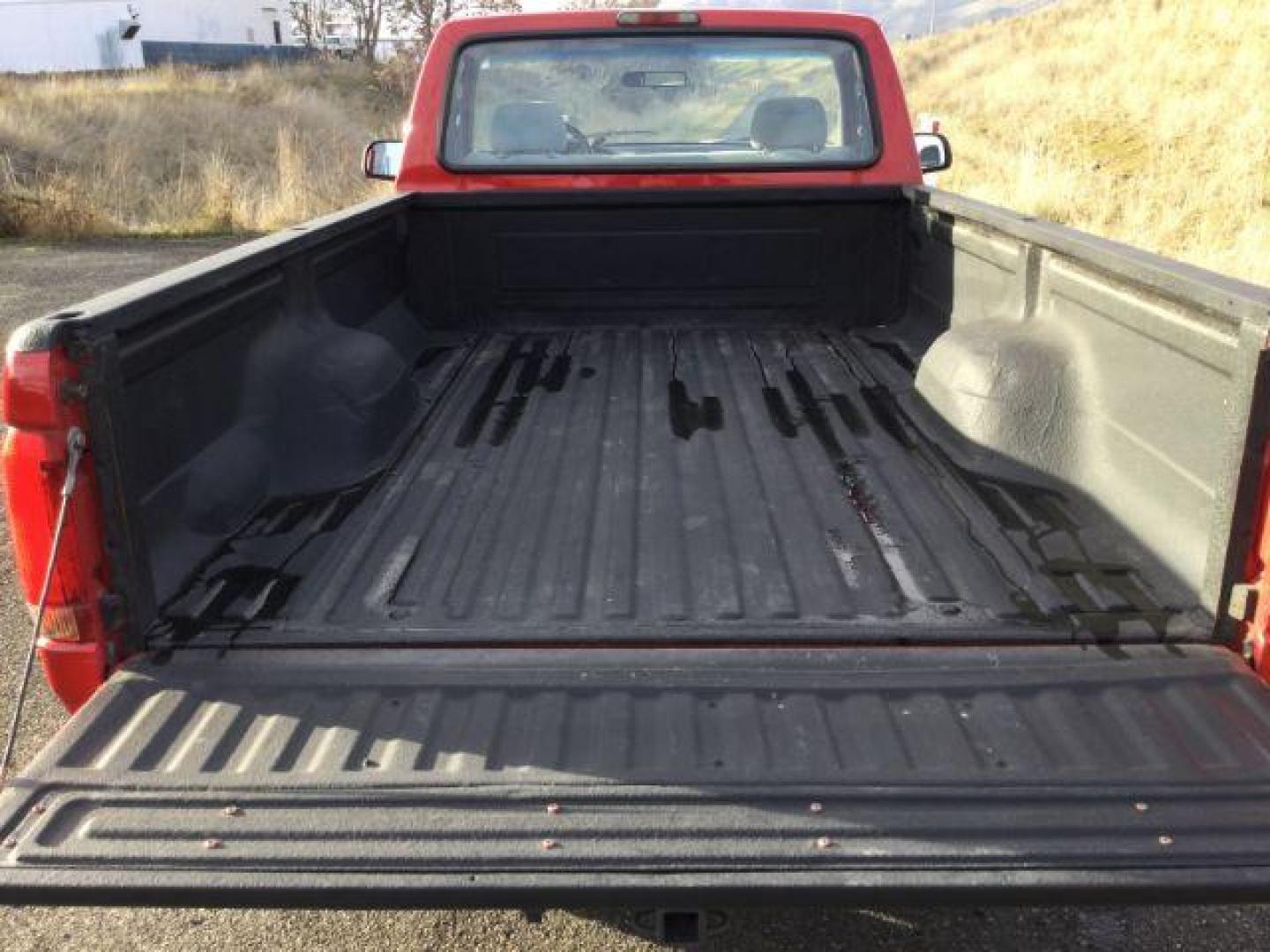 1994 Red /gray cloth Ford F-250 XLT Reg. cab 4x4 (2FTHF26GXRC) with an 7.5L V8 VIH 16V engine, 4- speed Automatic transmission, located at 1801 Main Street, Lewiston, 83501, (208) 743-9371, 46.417065, -117.004799 - Photo#4