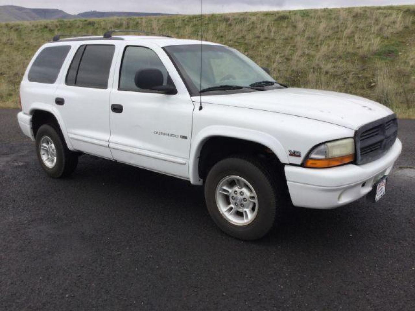 1999 Bright White Clear Coat /black leather Dodge Durango 4WD (1B4HS28Y6XF) with an 5.2L V8 OHV 16V engine, 4-Speed Automatic transmission, located at 1801 Main Street, Lewiston, 83501, (208) 743-9371, 46.417065, -117.004799 - Photo#0