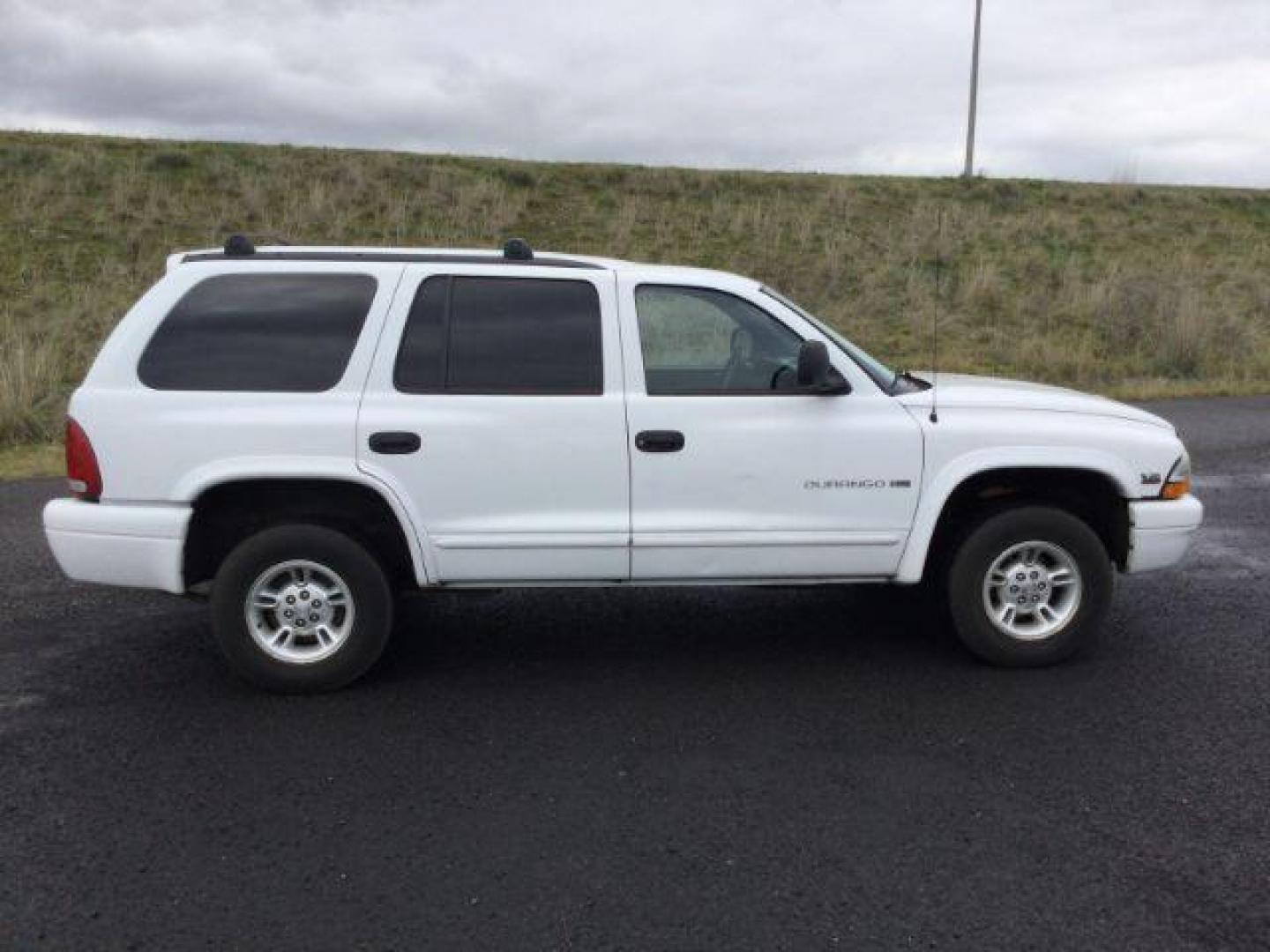 1999 Bright White Clear Coat /black leather Dodge Durango 4WD (1B4HS28Y6XF) with an 5.2L V8 OHV 16V engine, 4-Speed Automatic transmission, located at 1801 Main Street, Lewiston, 83501, (208) 743-9371, 46.417065, -117.004799 - Photo#12