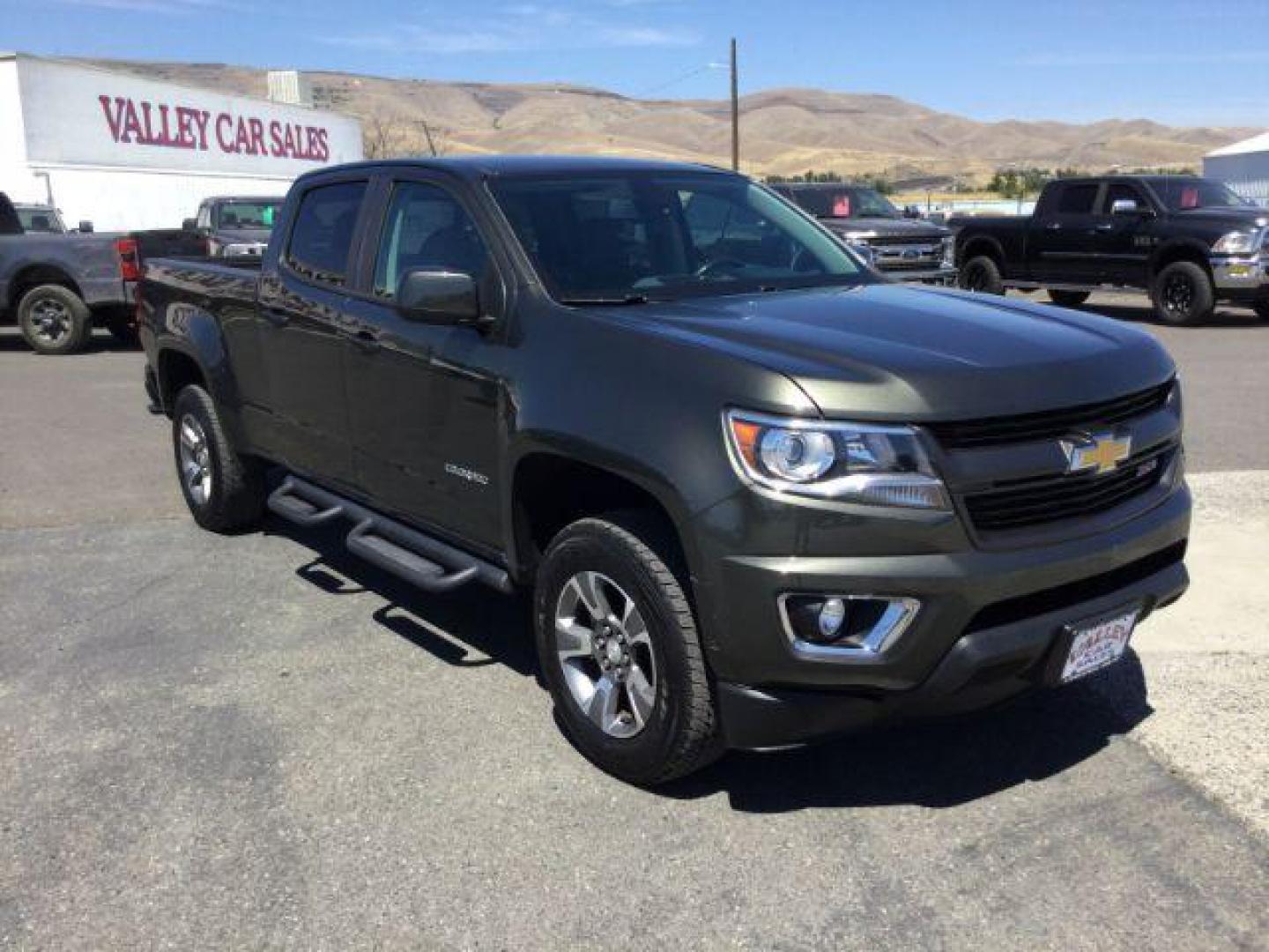 2018 Deepwood Green Metallic /Jet Black, leatherette/cloth Chevrolet Colorado Z71 Crew Cab 4WD Long Box (1GCGTDEN8J1) with an 3.6L V6 DOHC 24V GAS engine, 6-Speed Automatic transmission, located at 1801 Main Street, Lewiston, 83501, (208) 743-9371, 46.417065, -117.004799 - Photo#12