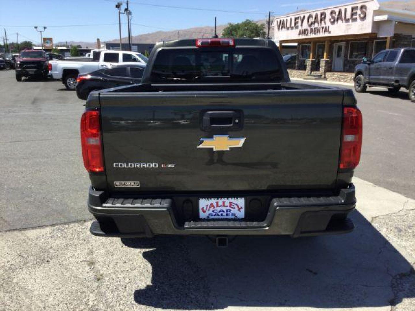 2018 Deepwood Green Metallic /Jet Black, leatherette/cloth Chevrolet Colorado Z71 Crew Cab 4WD Long Box (1GCGTDEN8J1) with an 3.6L V6 DOHC 24V GAS engine, 6-Speed Automatic transmission, located at 1801 Main Street, Lewiston, 83501, (208) 743-9371, 46.417065, -117.004799 - Photo#15