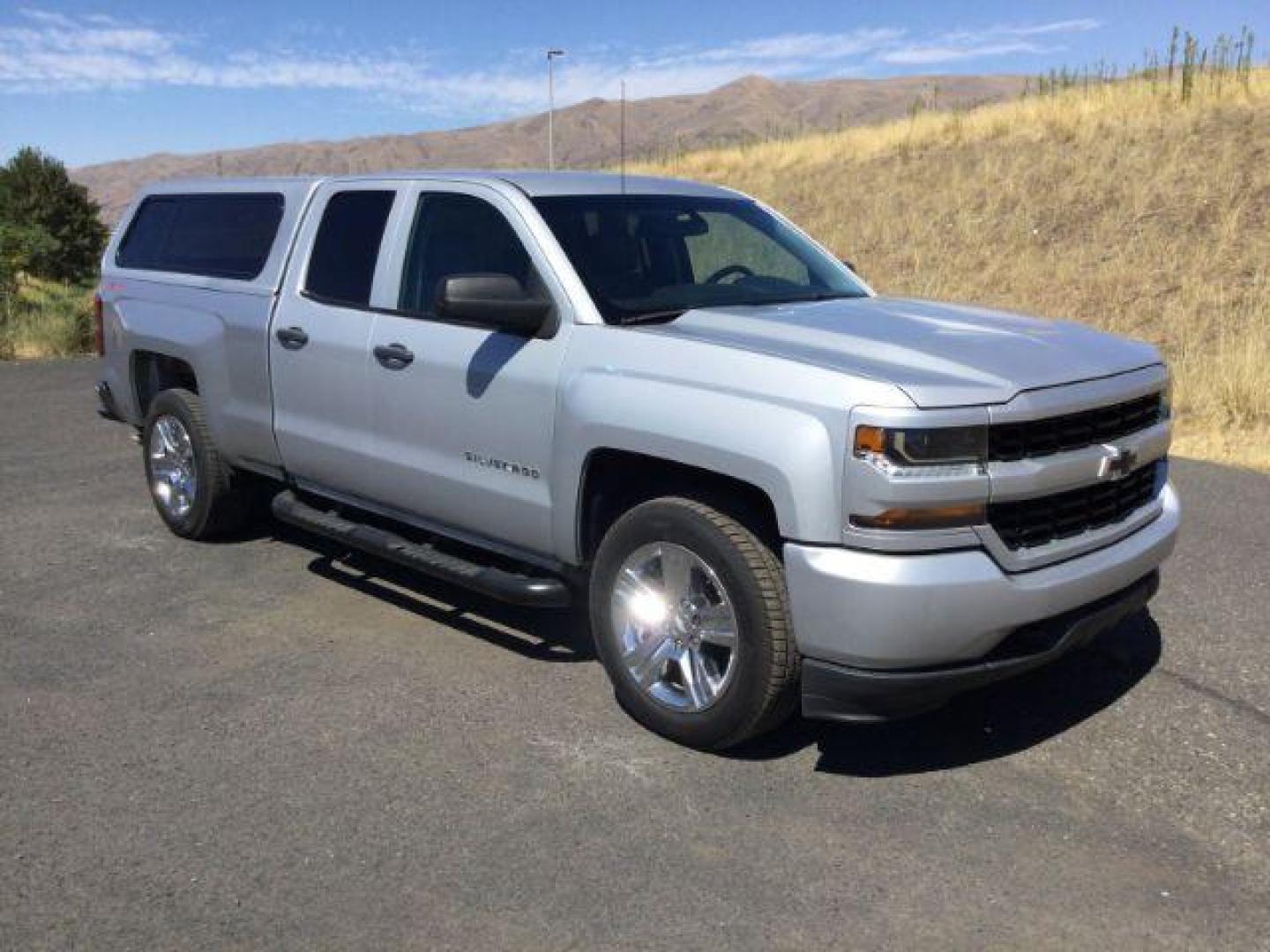 2017 Silver Ice Metallic /GRAY CLOTH Chevrolet Silverado 1500 Custom Double Cab 4WD (1GCVKPEC8HZ) with an 5.3L V8 OHV 16V engine, 6-Speed Automatic transmission, located at 1801 Main Street, Lewiston, 83501, (208) 743-9371, 46.417065, -117.004799 - Photo#10