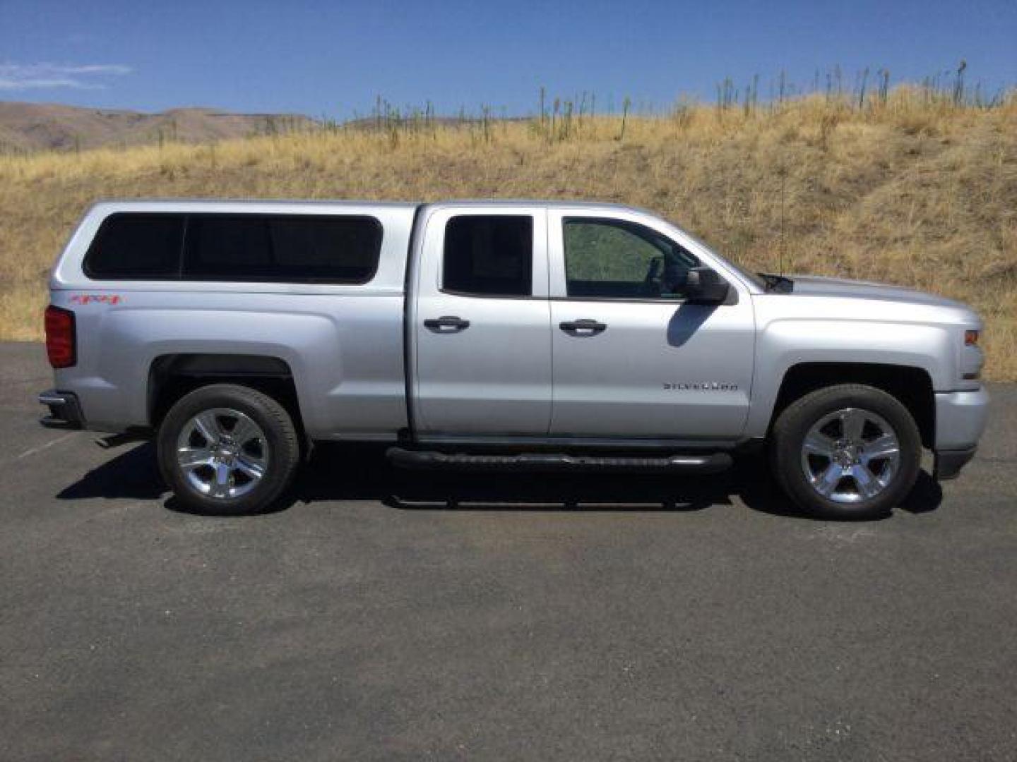 2017 Silver Ice Metallic /GRAY CLOTH Chevrolet Silverado 1500 Custom Double Cab 4WD (1GCVKPEC8HZ) with an 5.3L V8 OHV 16V engine, 6-Speed Automatic transmission, located at 1801 Main Street, Lewiston, 83501, (208) 743-9371, 46.417065, -117.004799 - Photo#12