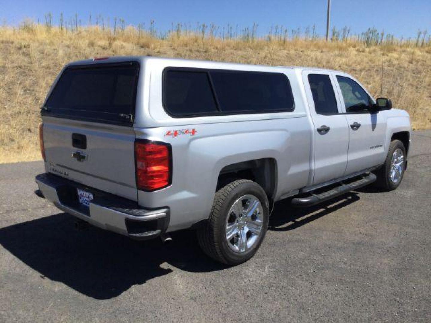 2017 Silver Ice Metallic /GRAY CLOTH Chevrolet Silverado 1500 Custom Double Cab 4WD (1GCVKPEC8HZ) with an 5.3L V8 OHV 16V engine, 6-Speed Automatic transmission, located at 1801 Main Street, Lewiston, 83501, (208) 743-9371, 46.417065, -117.004799 - Photo#13